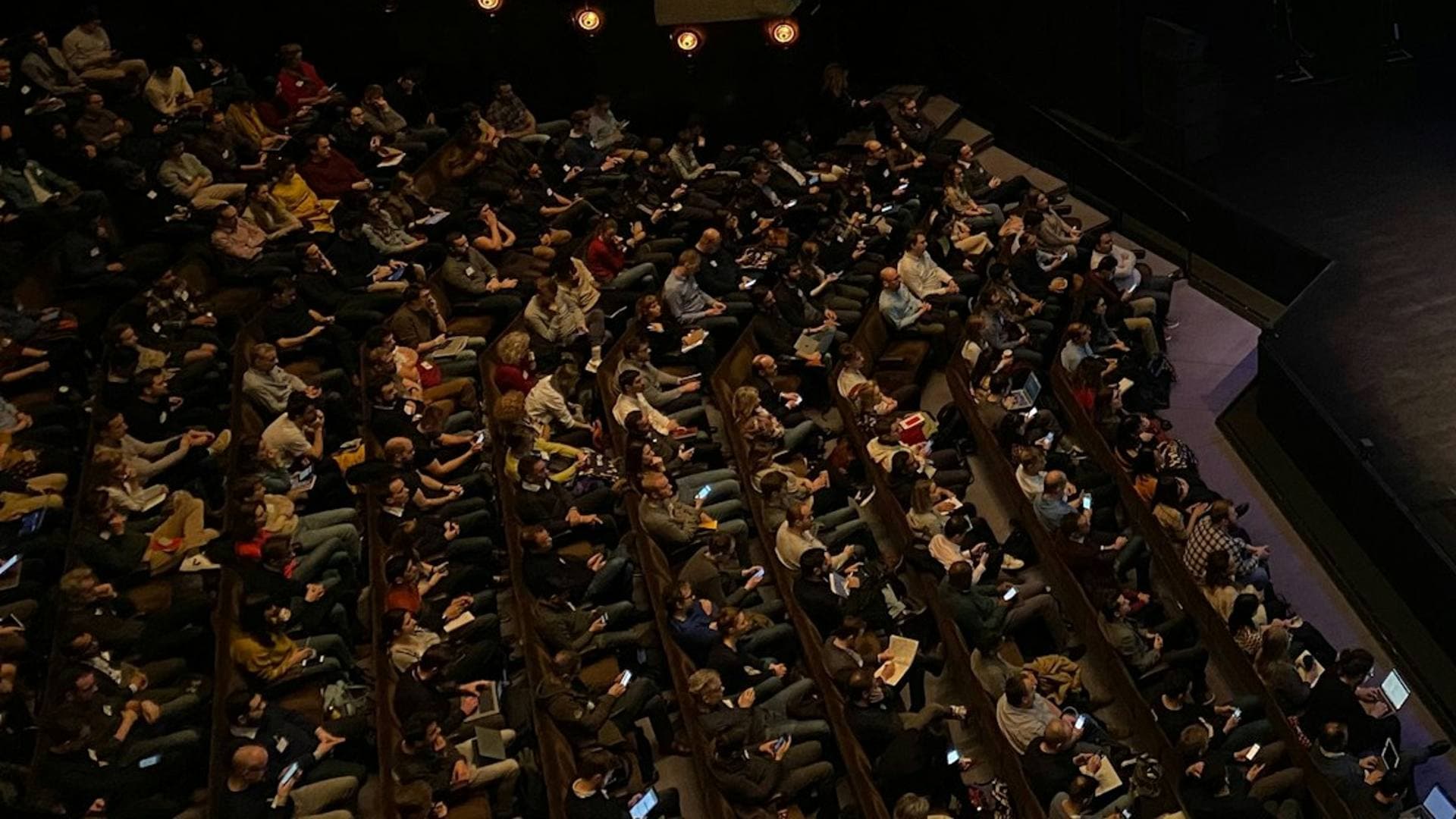 Public d’un auditorium lors d’un Summit ỌYA ÉNERGIES